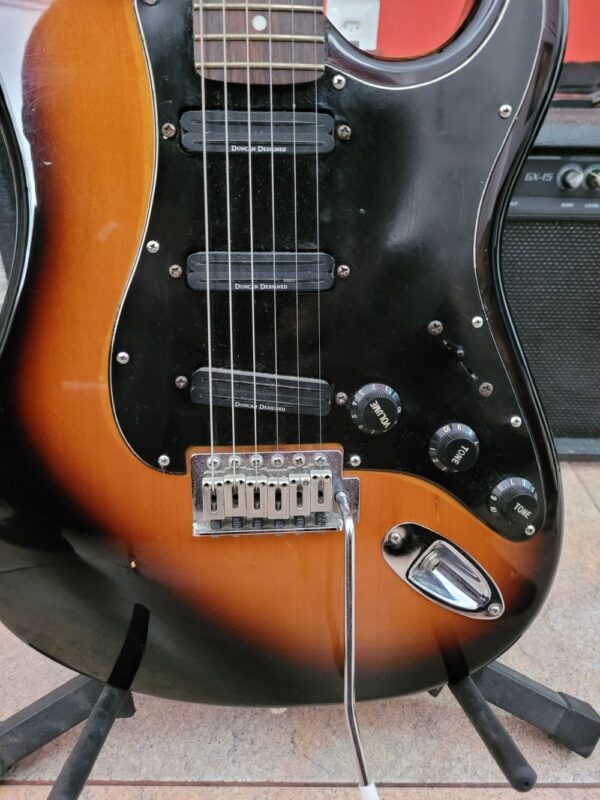 Guitarra Fender Squier Stratocaster Deluxe - Imagem 2