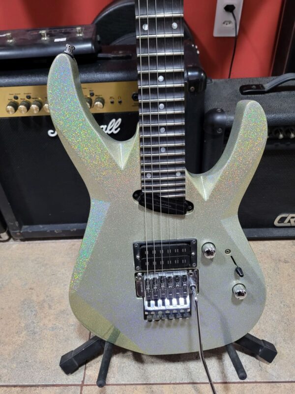 Guitarra Tagima K1 Silver Sparkle Kiko Loureiro Signature - Imagem 2