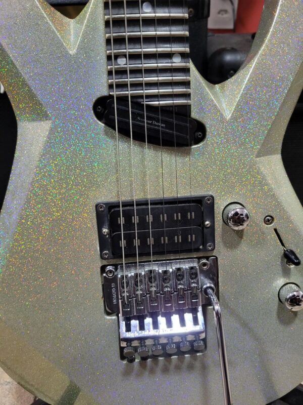 Guitarra Tagima K1 Silver Sparkle Kiko Loureiro Signature - Imagem 5