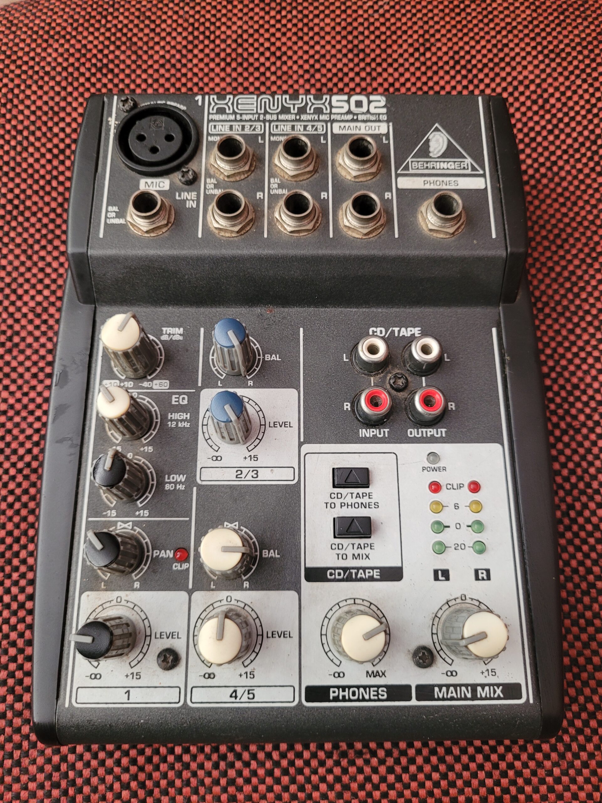 Mesa De Som Behringer Xenyx 502