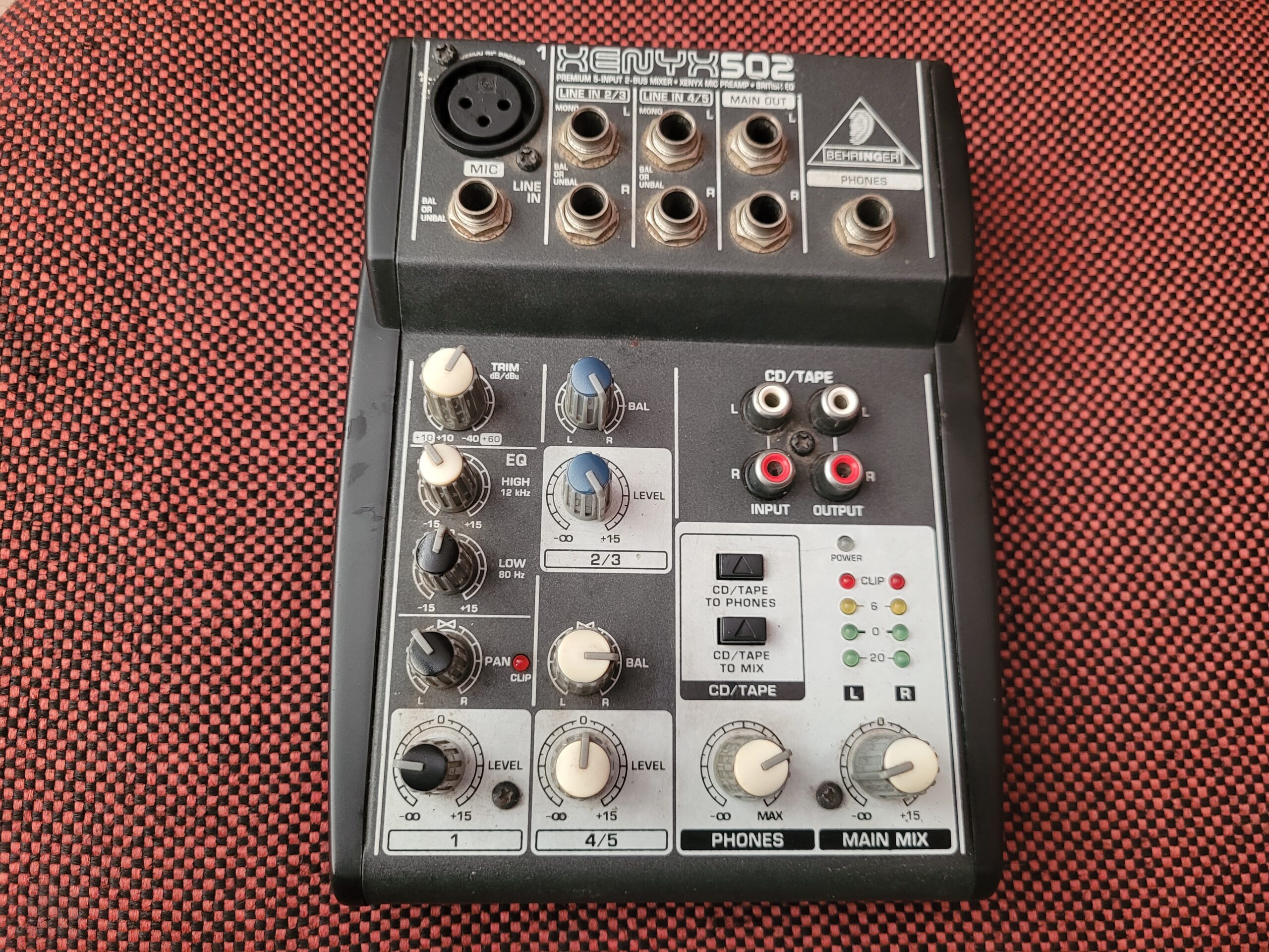 Mesa De Som Behringer Xenyx 502 - Imagem 2