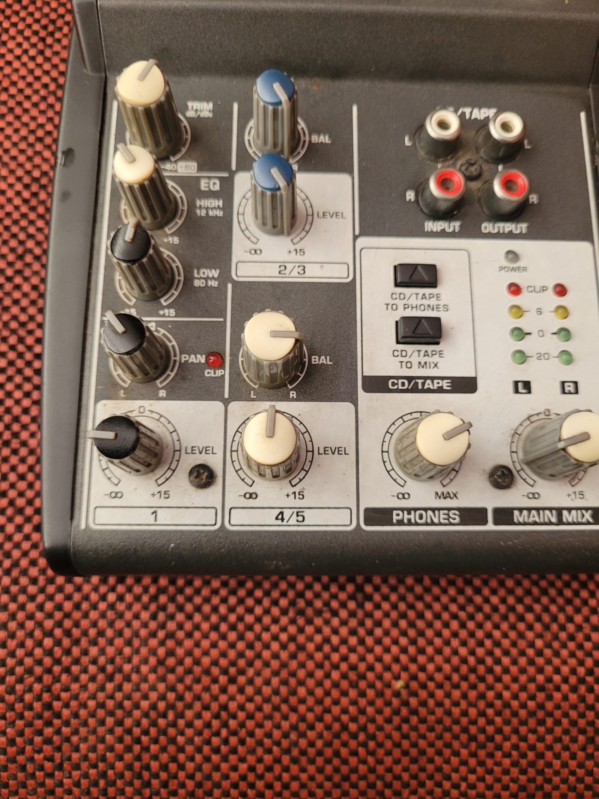 Mesa De Som Behringer Xenyx 502 - Imagem 3