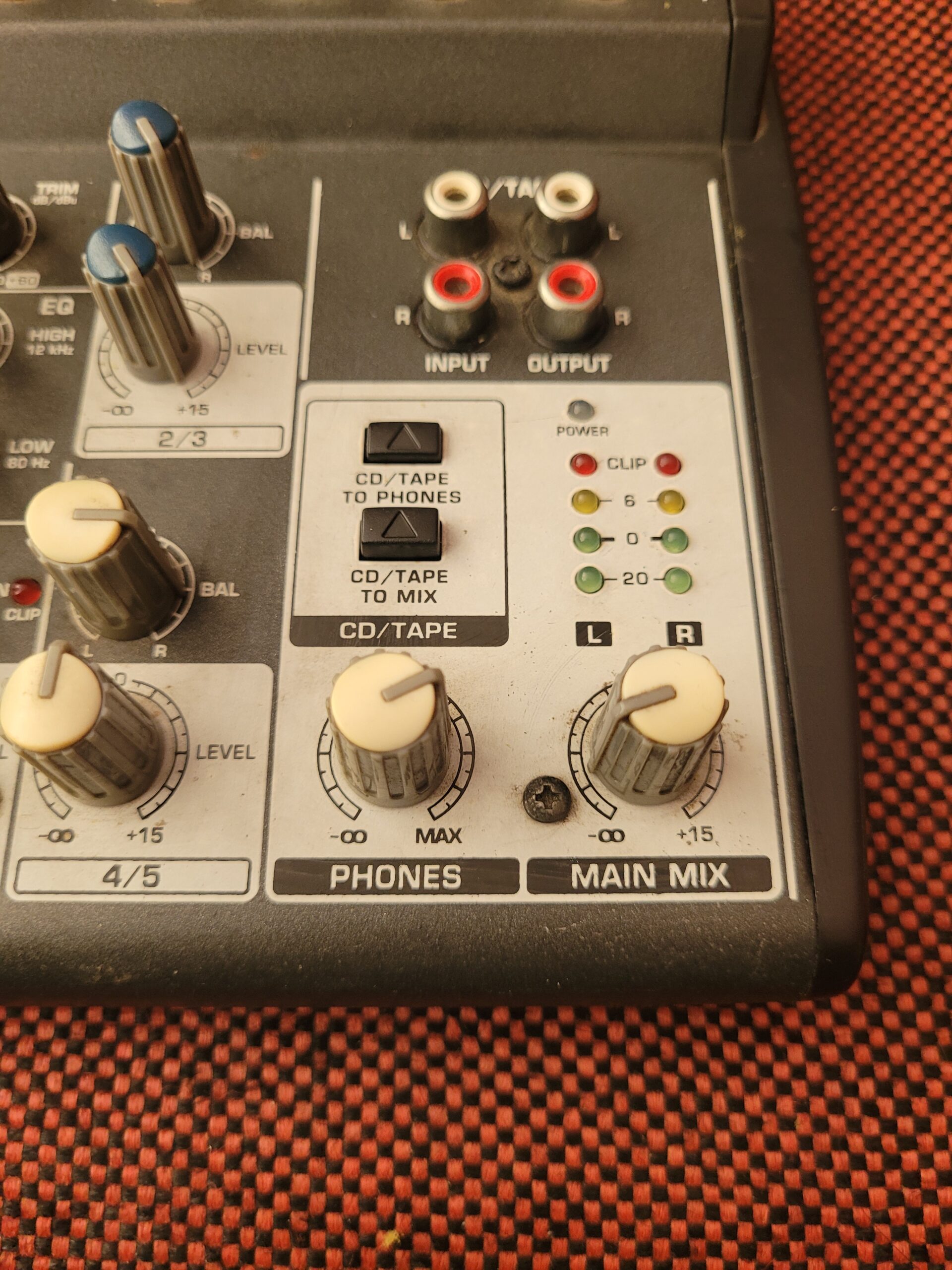 Mesa De Som Behringer Xenyx 502 - Imagem 4