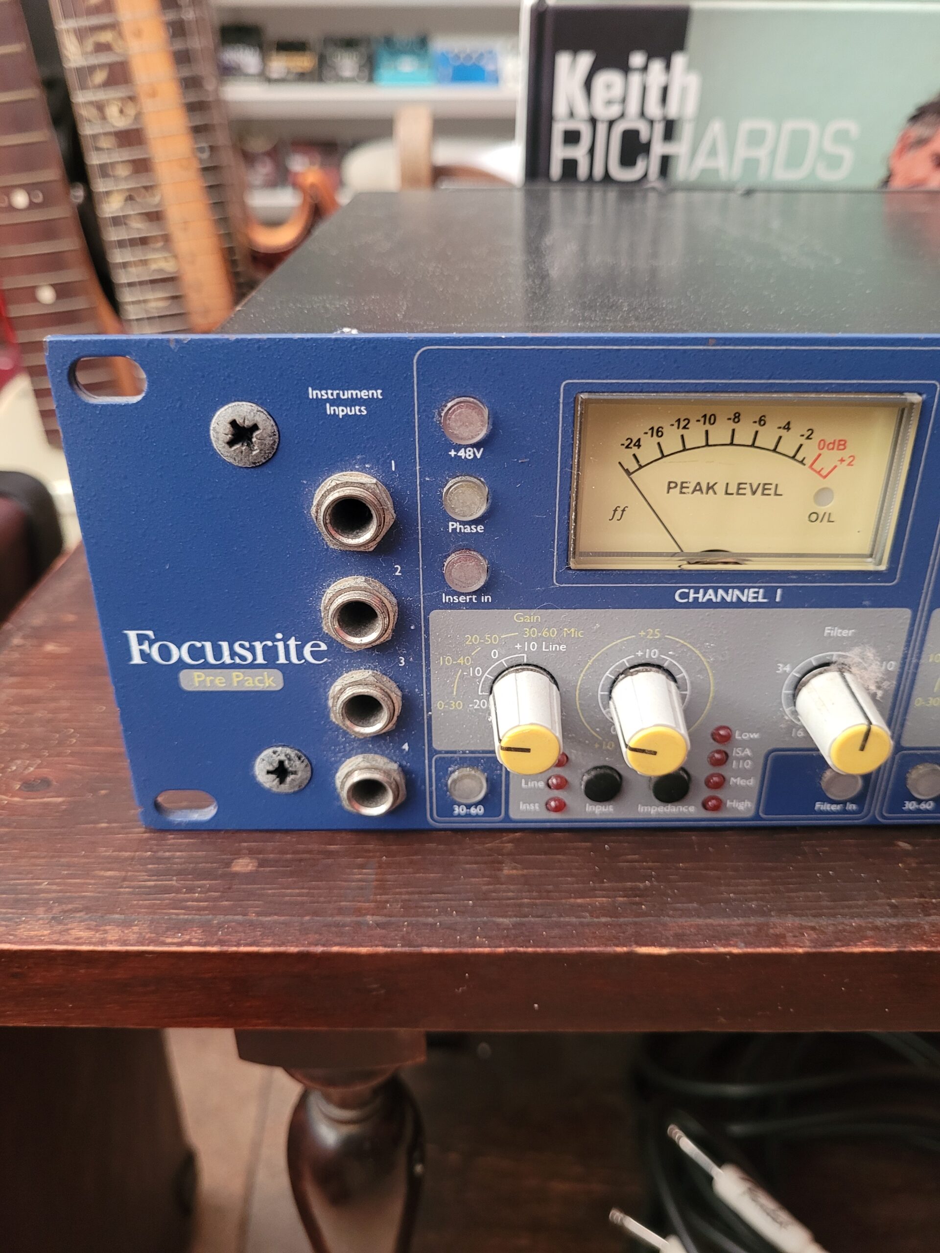 Pre Amplificador Focusrite Isa 428 - Imagem 3