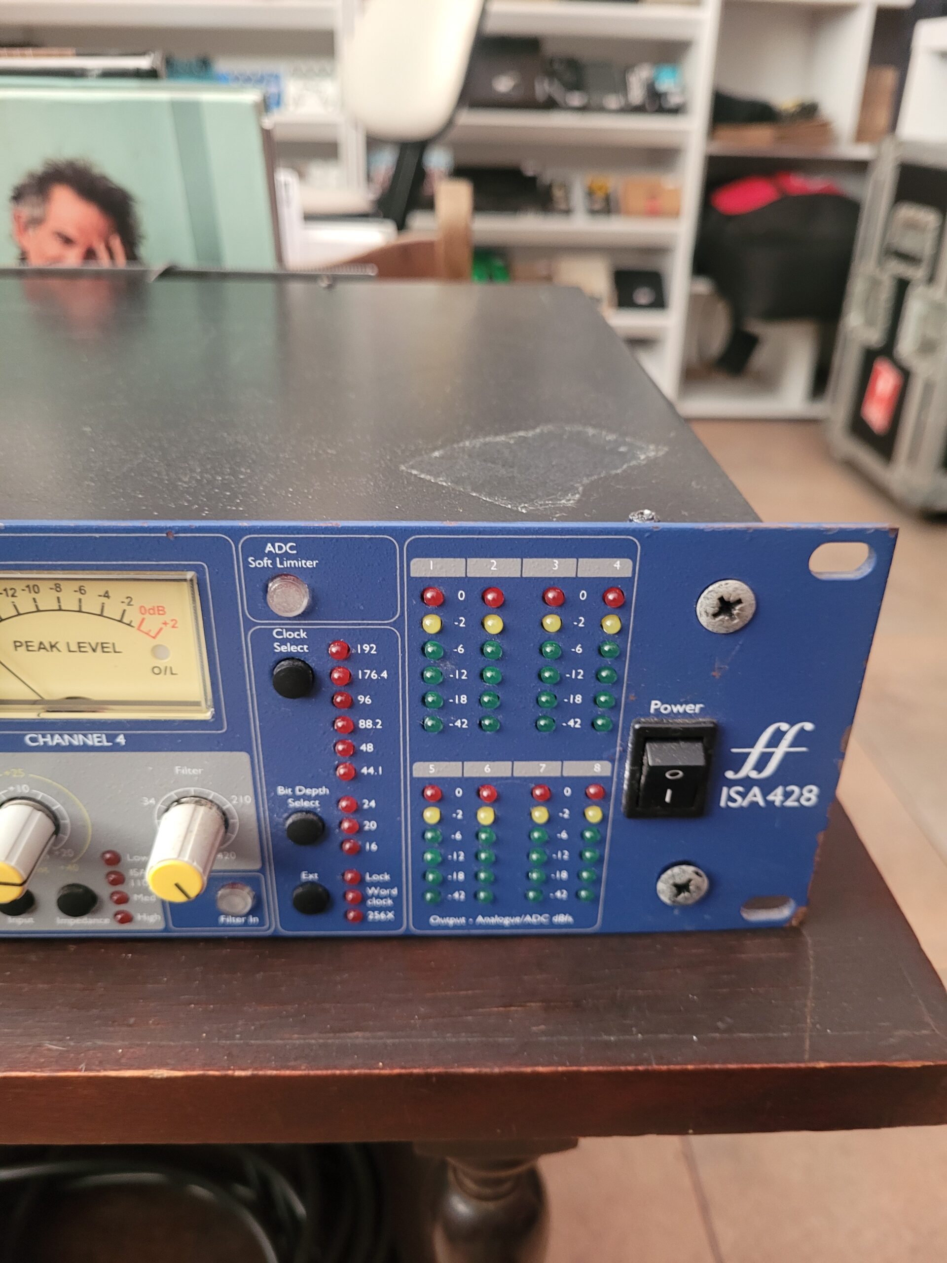 Pre Amplificador Focusrite Isa 428 - Imagem 6