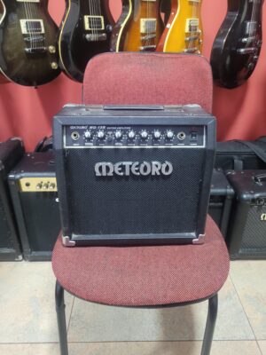 Amplificador De Guitarra Meteoro Mg15r