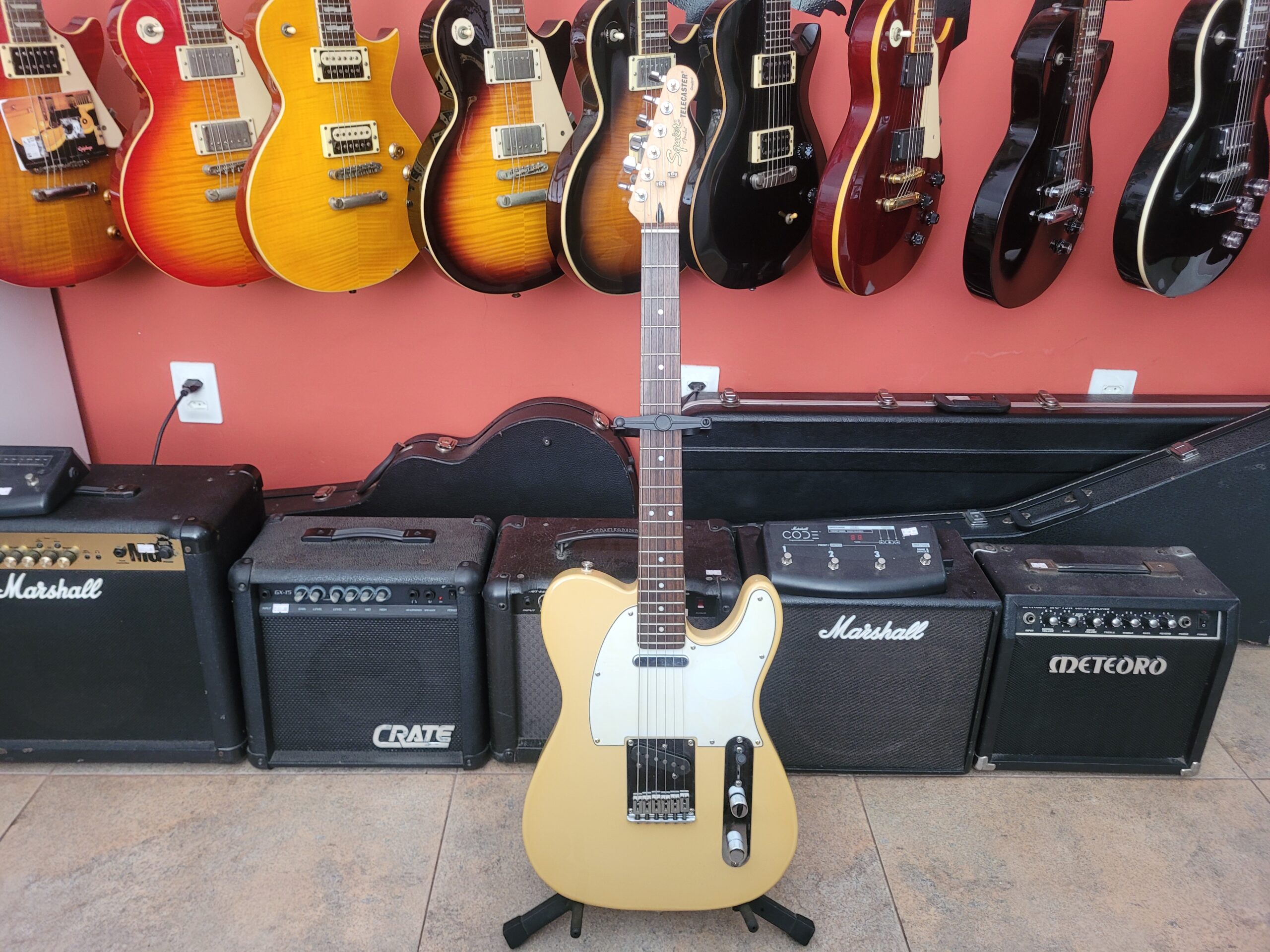 Guitarra Fender Squier Telecaster Standard