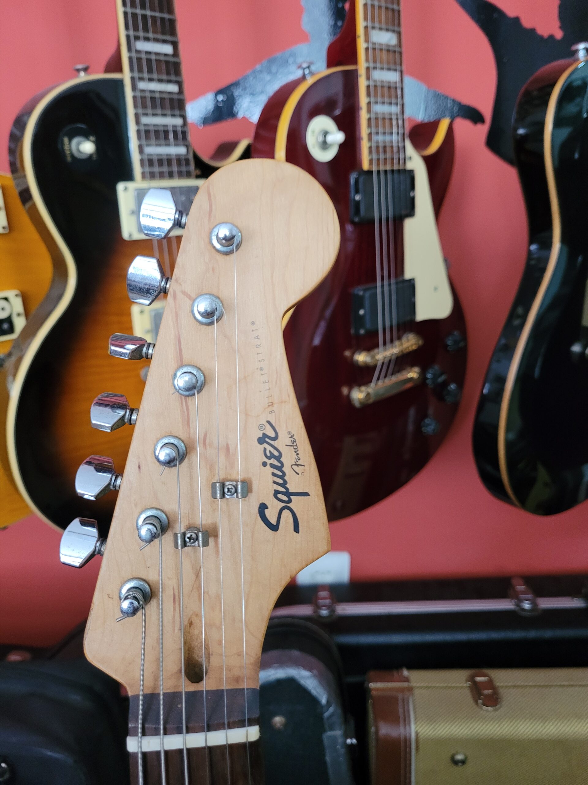 Guitarra Fender Squier Stratocaster Bullet Series Sunburst - Imagem 4