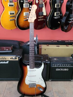 Guitarra Fender Squier Stratocaster Bullet Series Sunburst