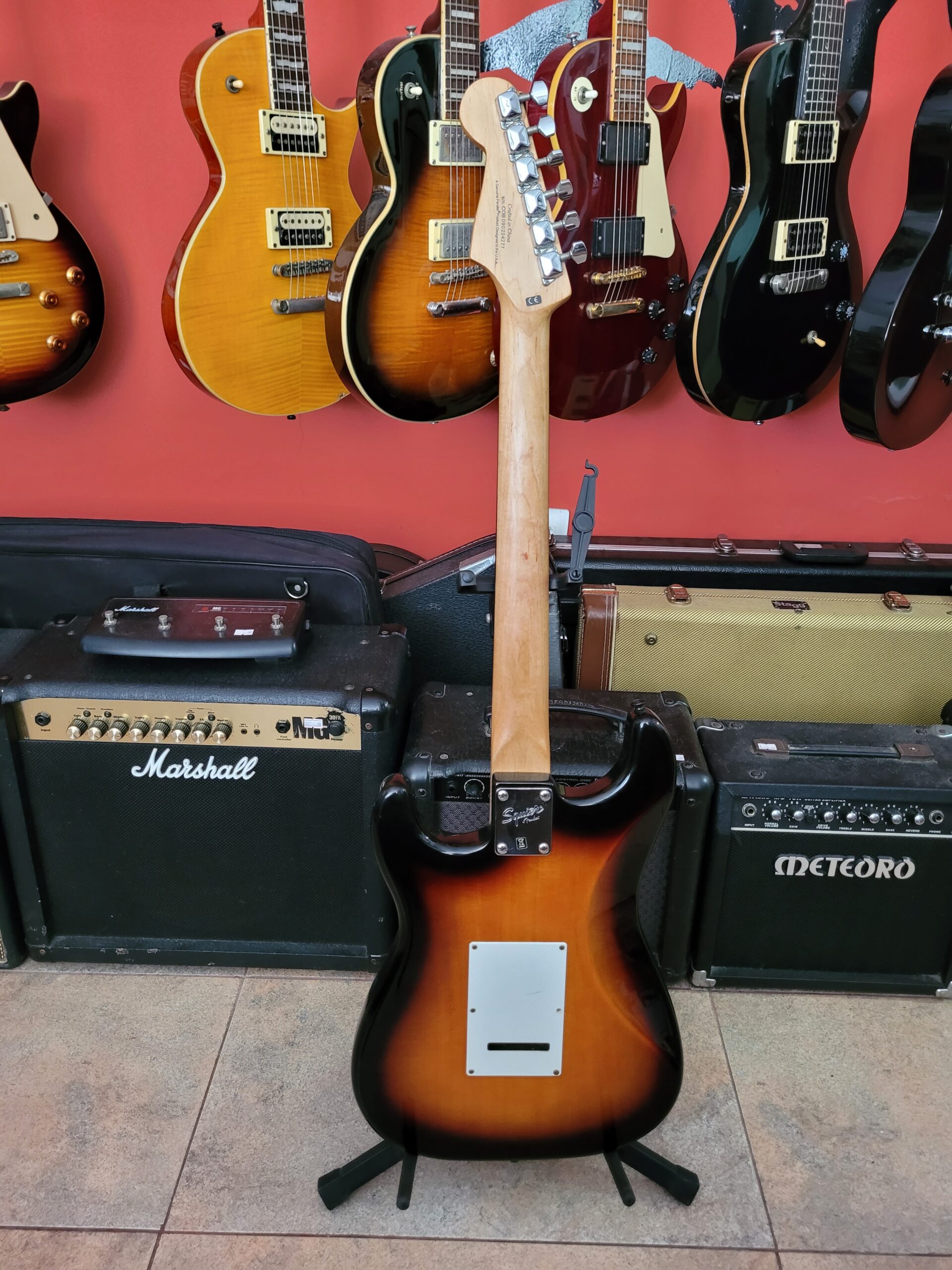 Guitarra Fender Squier Stratocaster Bullet Series Sunburst - Imagem 5