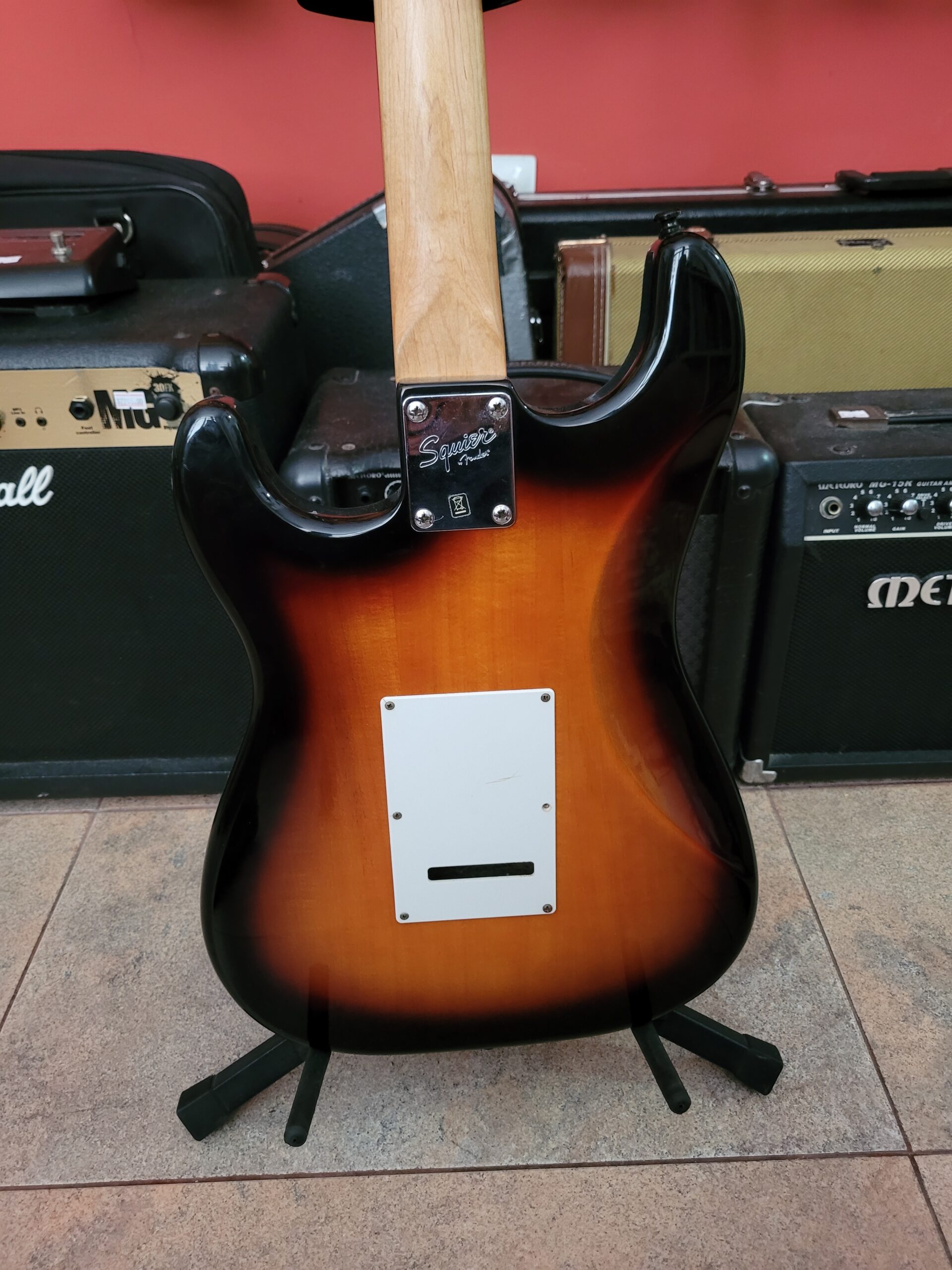 Guitarra Fender Squier Stratocaster Bullet Series Sunburst - Imagem 6
