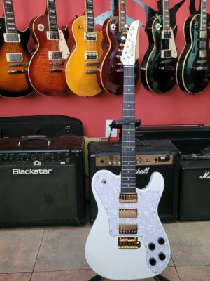 Guitarra Seizi Katana Kabuto Trinity Bruna Tsuruda